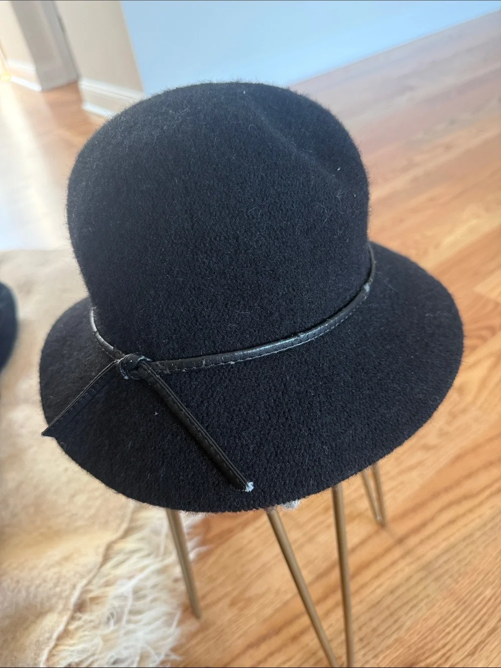 Old navy Classic Black Cloche Hat bucket hat-